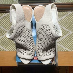 Vince Camuto Dastana Peep Tow Sandals in Cream Size 38 (US 7.5)